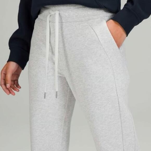 Lululemon Scuba High Rise Cropped Jogger - Picture 1 of 7